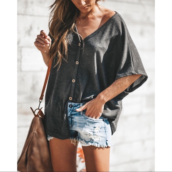 >>LAST<< Liza Short Sleeve Button Down Thermal - Picture 2 of 5